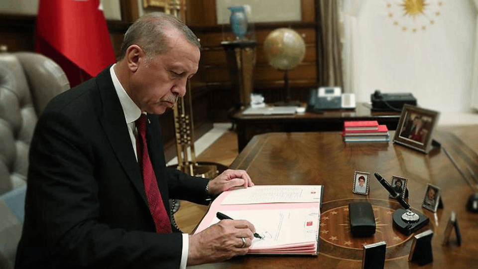 Erdoğan'dan seçim öncesi dikkat çeken kararname: 2 yıllık maaş garantisi
