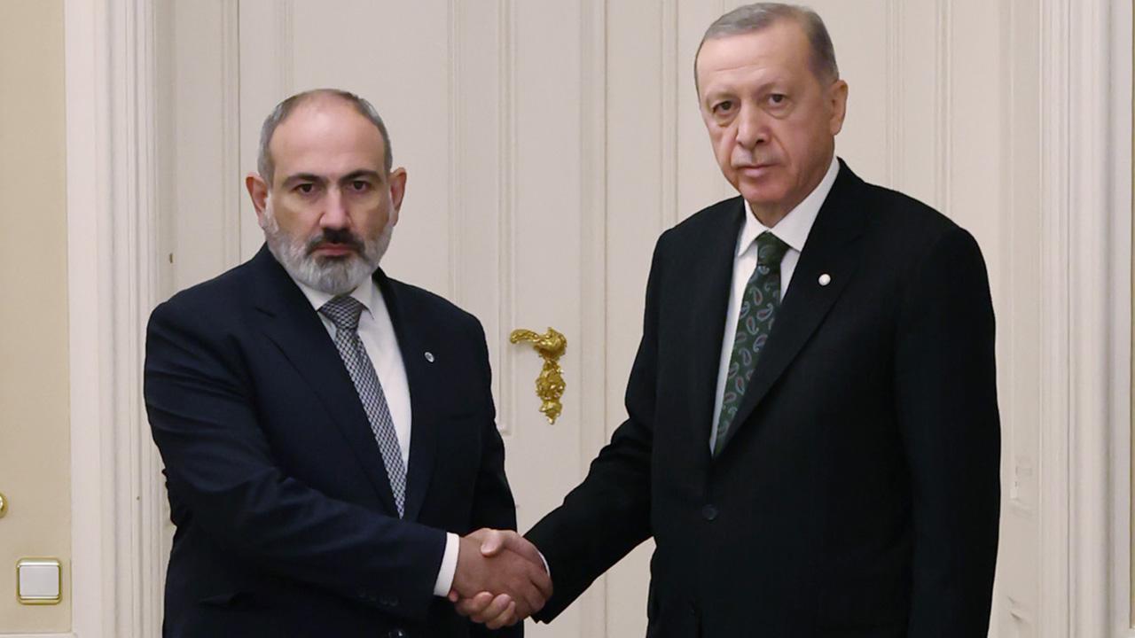 Erdoğan, Ermenistan Başbakanı Paşinyan ile görüştü