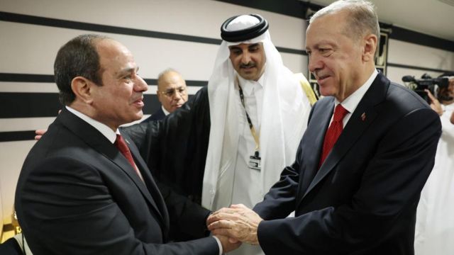 Erdoğan'ın Sisiyle tokalaşmasının ardından yeni gelişme! 'En kısa sürede diplomatik ilişkiler üst düzeye çıkacak'