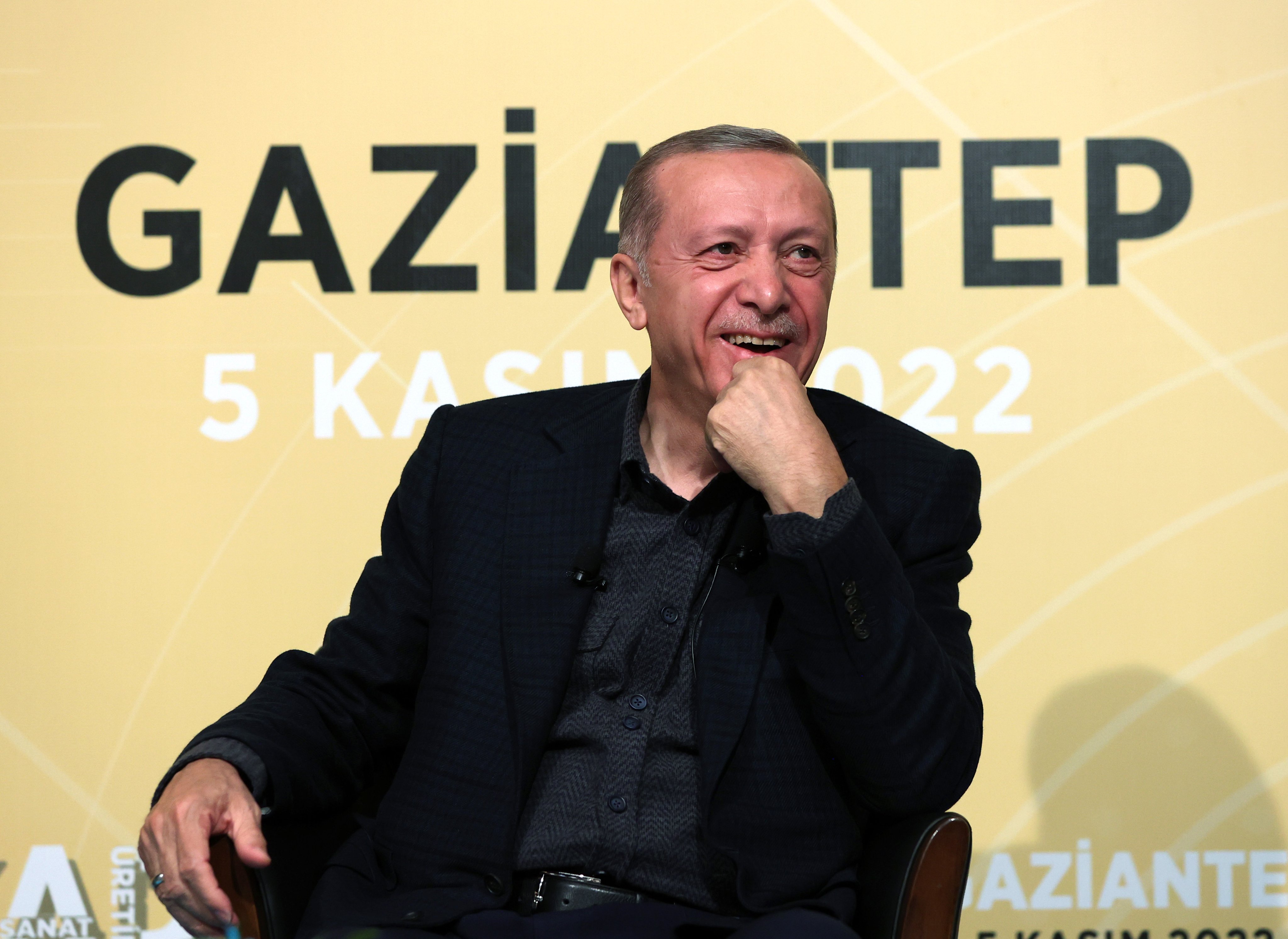 Erdoğan: İnsan fıtratına yönelik tehditlerin önüne set çekmiş olacağız