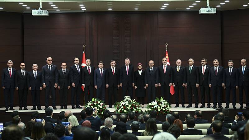 Erdoğan yeni kabinesini açıkladı: Patron bakanlarla yola devam