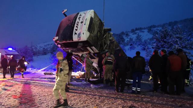 Erzincan ve Yozgat'ta yolcu otobüsü kazası: Ölü ve yaralılar var