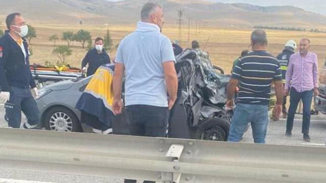 Eskişehir'de kamyon otomobile çarptı: 1 ölü 3 yaralı