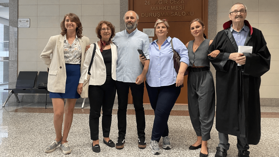 Fahrettin Altun'un kaçak yapılarıyla ilgili haber nedeniyle yargılanan gazeteciler beraat etti