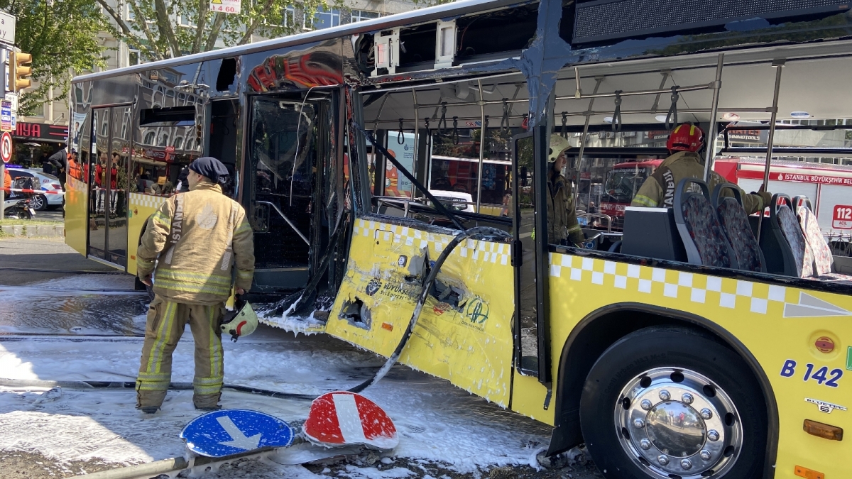 Fatih'te tramvayla İETT otobüsü çarpıştı: : 6 yaralı