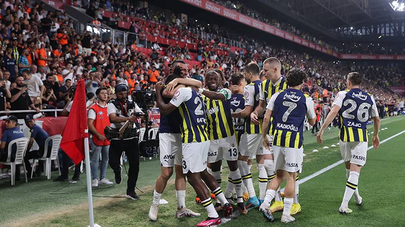 Fenerbahçe sezonu kupayla kapattı