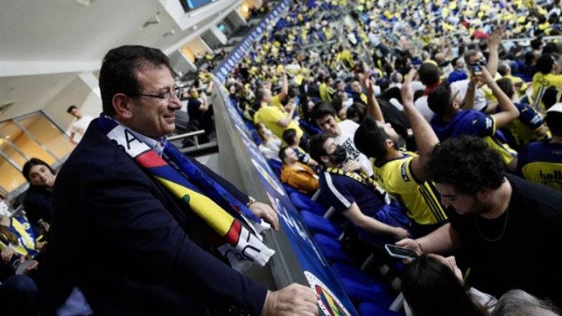 Fenerbahçe tribünlerinden Ekrem İmamoğlu'na destek