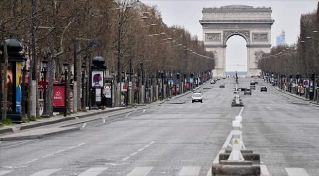 Fransa'da sokağa çıkma yasağı uzatıldı: Üçüncü kez karantina ilan edilebilir
