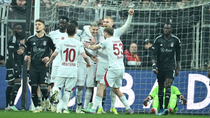 Galatasaray derbide 10 kişi kalan rakibini devirdi