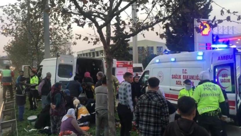 Gemlik'te işçileri taşıyan minibüs kaza yaptı: 13 yaralı