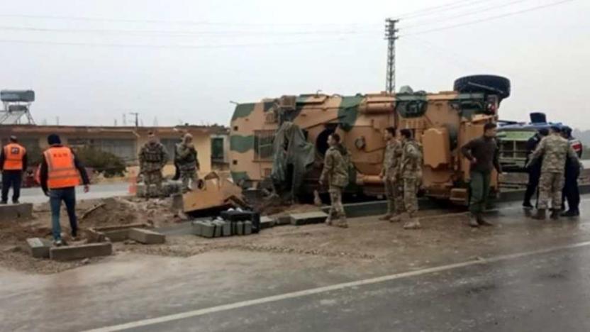 Hatay'da zıhlı araç kaza yaptı: 3 asker yaralandı