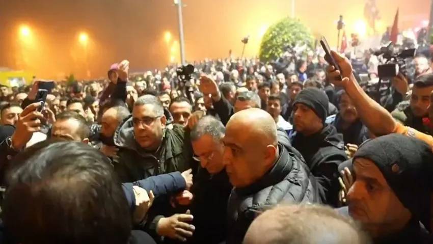 Hatay'daki deprem anmasında Fahrettin Koca ve Lütfü Savaş protesto edildi