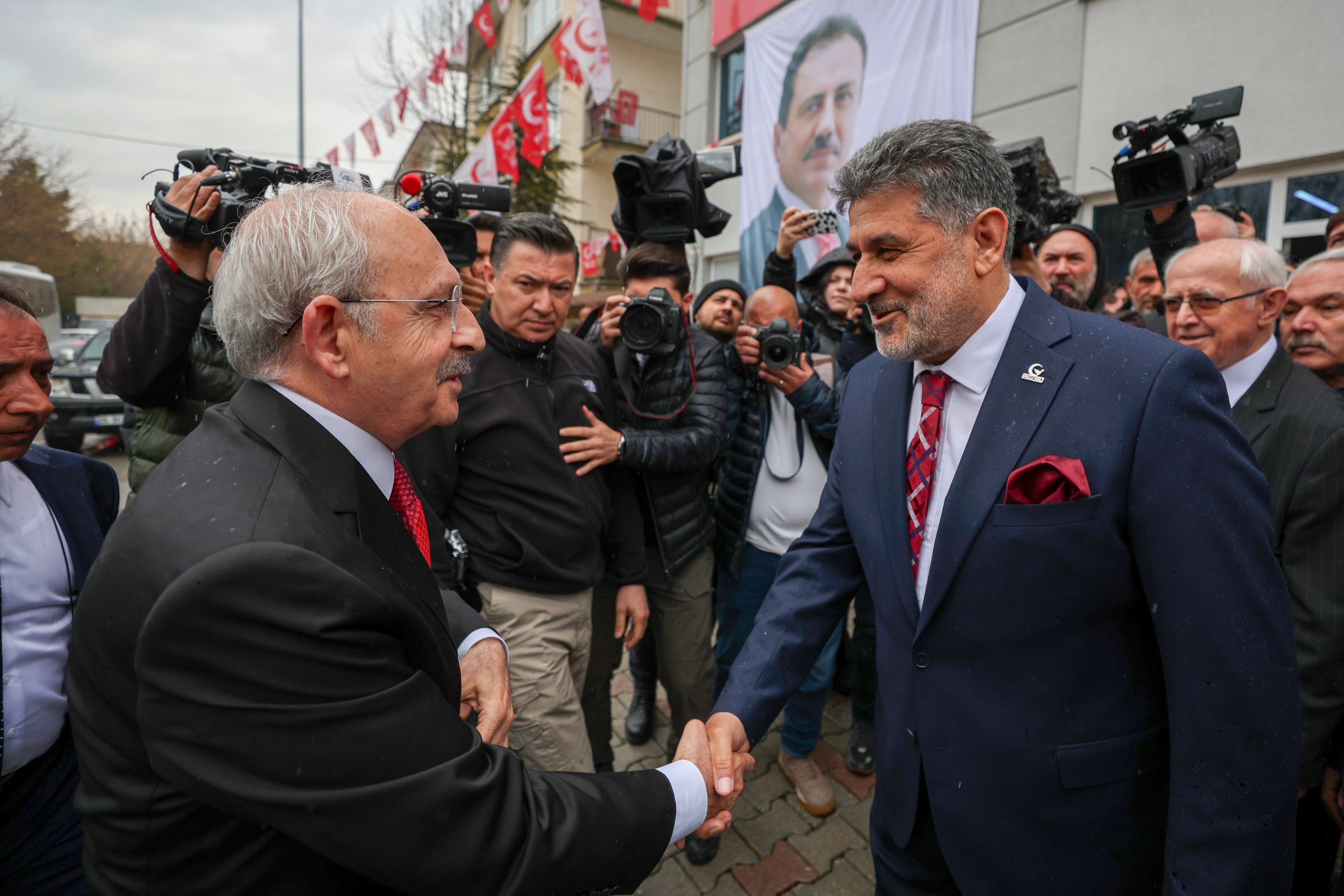 HDP ziyareti ertelenen Kılıçdaroğlu: Onu ev sahibine soracaksınız