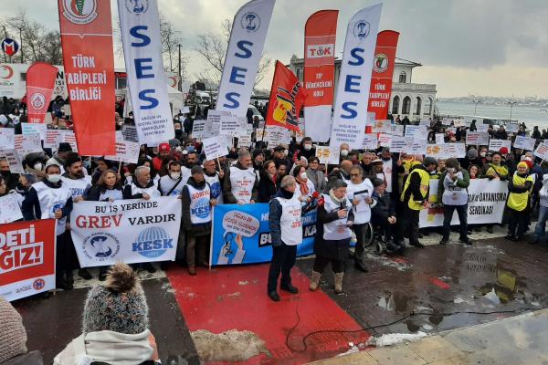 Hekimler Kadıköy'den seslendi: "Hiçbir yere çekip gitmiyoruz"