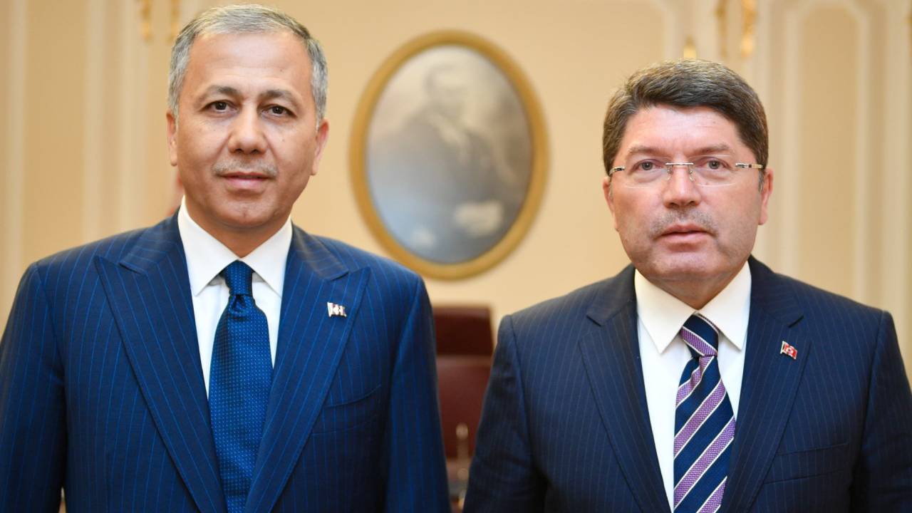 İçişleri Bakanı Ali Yerlikaya, Adalet Bakanı'nı "Dilan Polat neden gözaltına alınmıyor" diye aramış