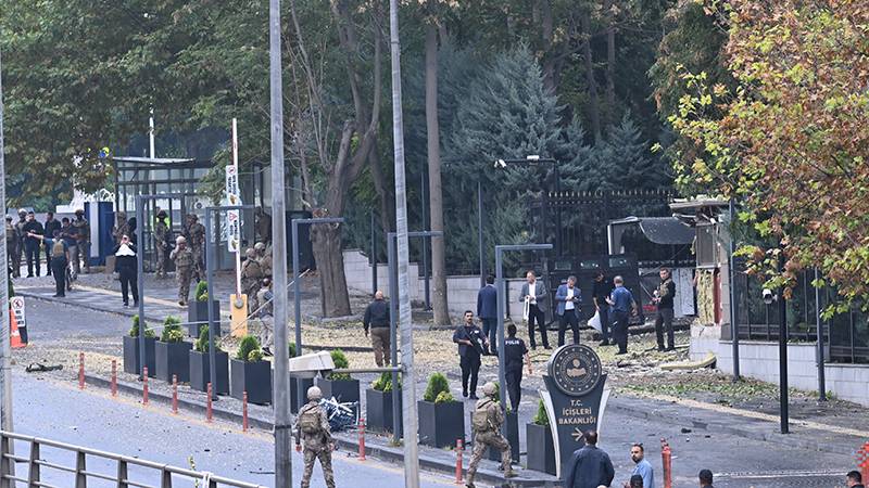 İçişleri Bakanlığı: Bombalı saldırıyı düzenleyen teröristin kimlik tespit çalışmaları sürüyor