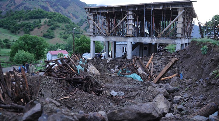İçişleri Bakanlığı: 2'si 4 üzeri olmak üzere 90 artçı deprem meydana geldi