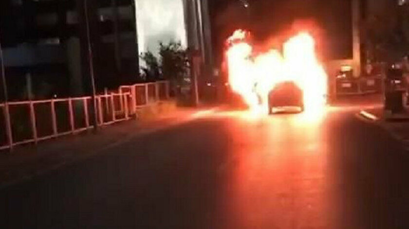 İsrail'i protesto için başkonsolosluk önünde aracını yaktı