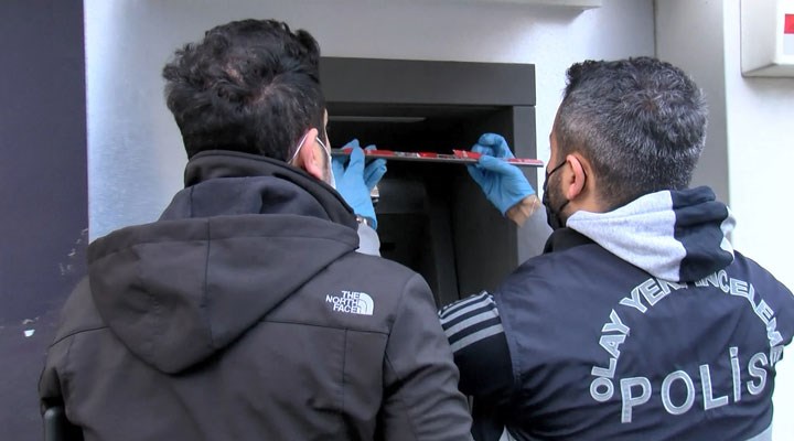 İstanbul'da iki ATM'ye yerleştirilmiş bilgi kopyalama aparatları bulundu