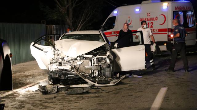 İstanbul'da servis aracı kaza yaptı: Ölü ve yaralılar var