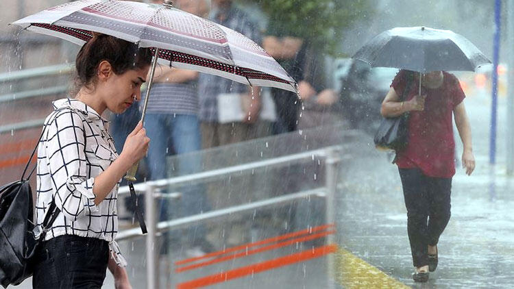 İstanbul'da şiddetli yağış ve gök gürültüsü