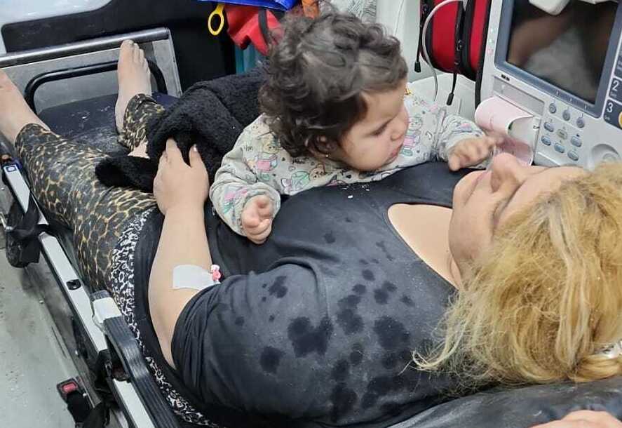 İstanbul İtfaiyesi Hatay'da Umay Bebek ve ailesini enkazdan sağ kurtardı