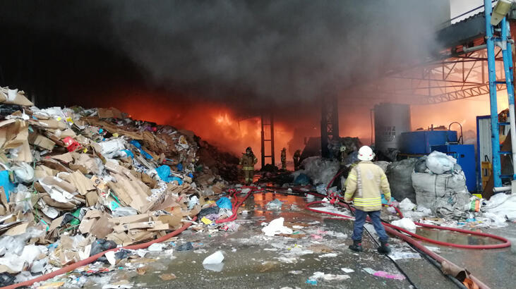 İstanbul Kartal'da fabrika yangını
