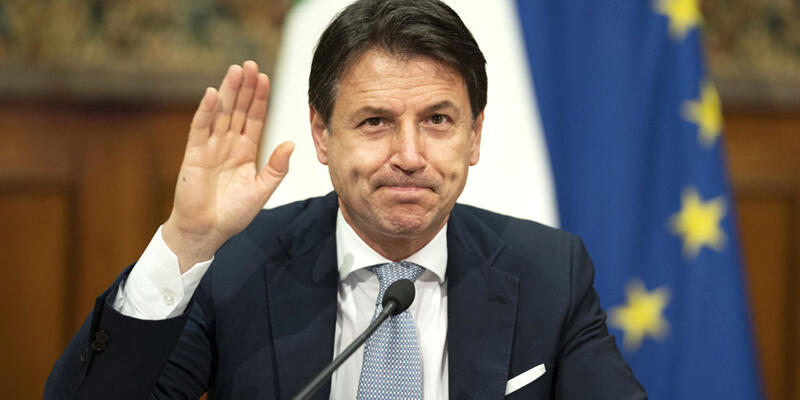 İtalya'da Başbakan Conte istifa etti