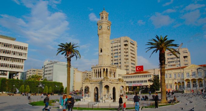 İzmir'de düğün ve kamu binalarında 'HES kodu' kararı