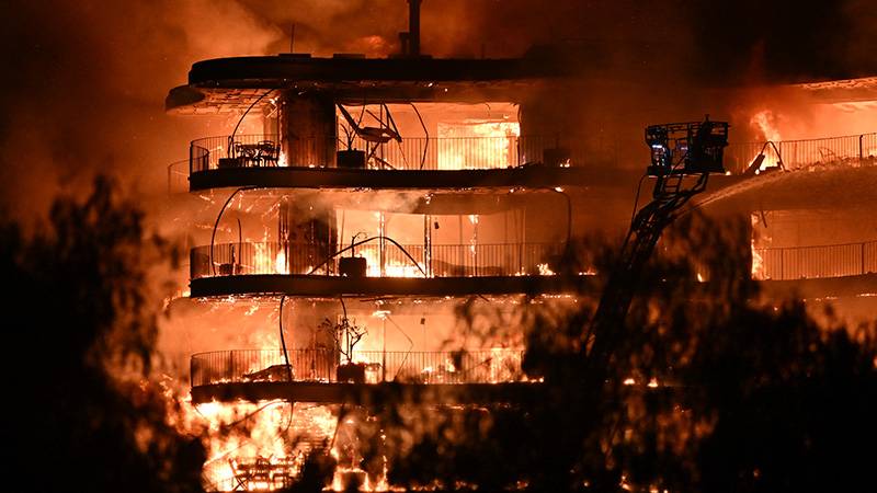İzmir’de Folkart Sitesi’nde büyük yangın