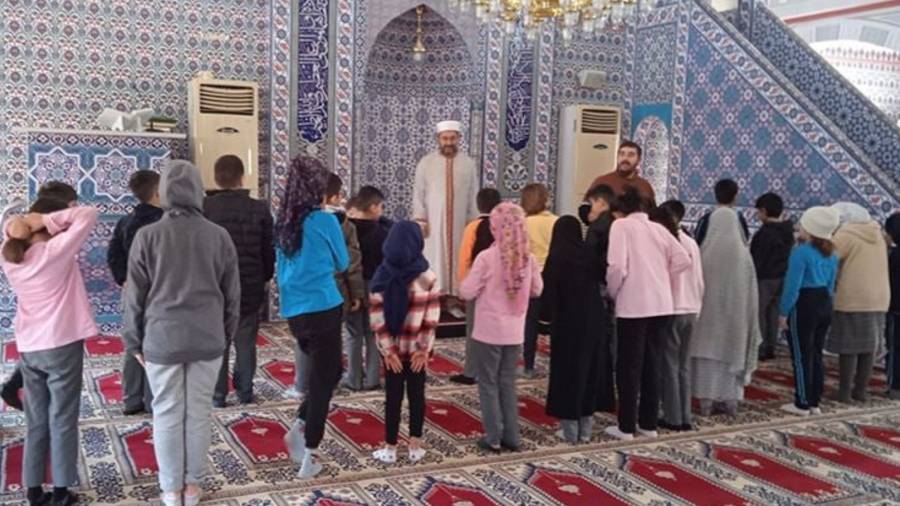 İzmir'de imamlar derse girdi, öğrenciler camiye götürüldü