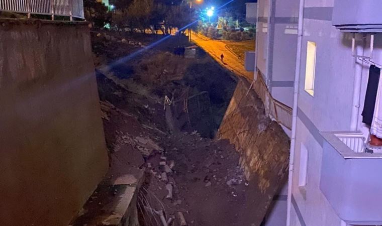 İzmir'de istinat duvarı çöktü: 88 daire boşaltıldı