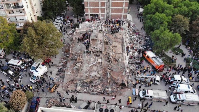 İzmir'deki depremde yıkılan binalara ilişkin 9 kişiye gözaltı