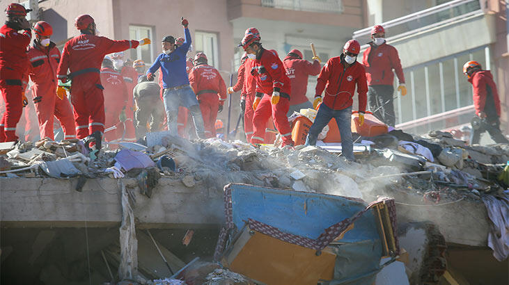 İzmir depreminde hayatını kaybedenlerin sayısı 102'e yükseldi