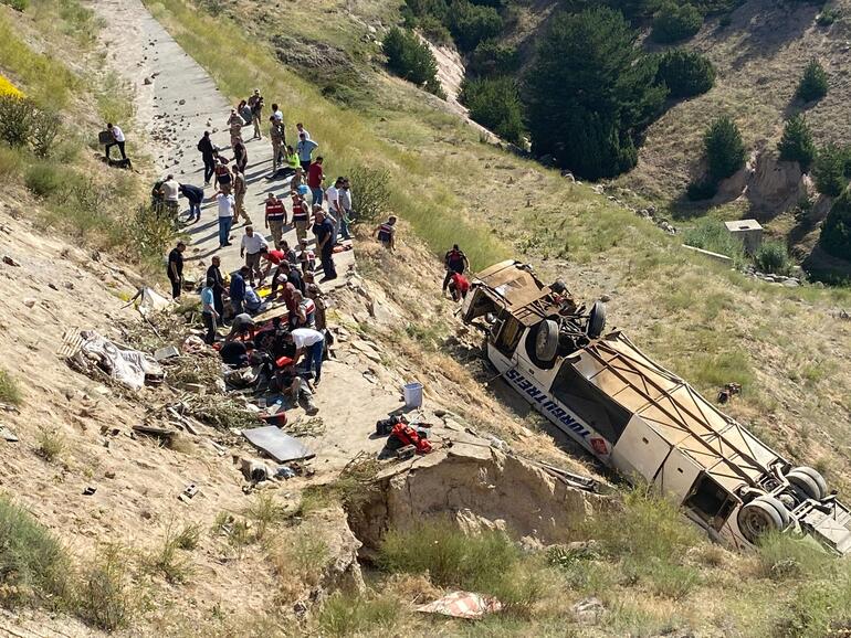 Kars'ta yolcu otobüsü viyadükten düştü: 7 ölü, 22 yaralı