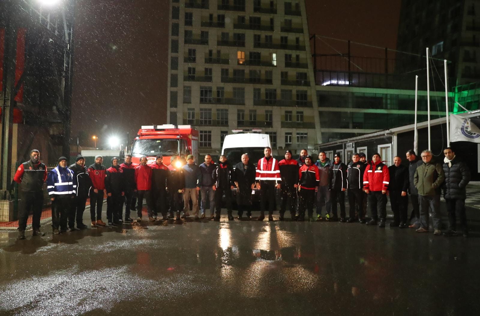 Kartal Belediyesi, deprem bölgesine acil ekip gönderdi