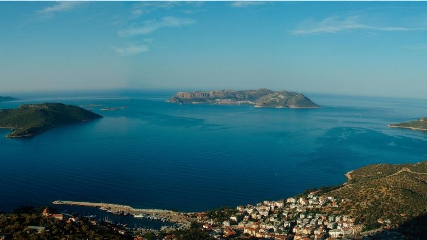 Kaş'tan yüzerek Yunanistan'a geçen iki Türk tutuklandı