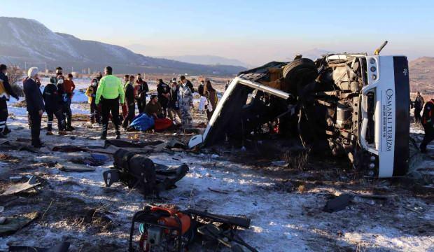 Kayseri'de öğrencileri taşıyan araç kaza yaptı: Ölü ve yaralılar var