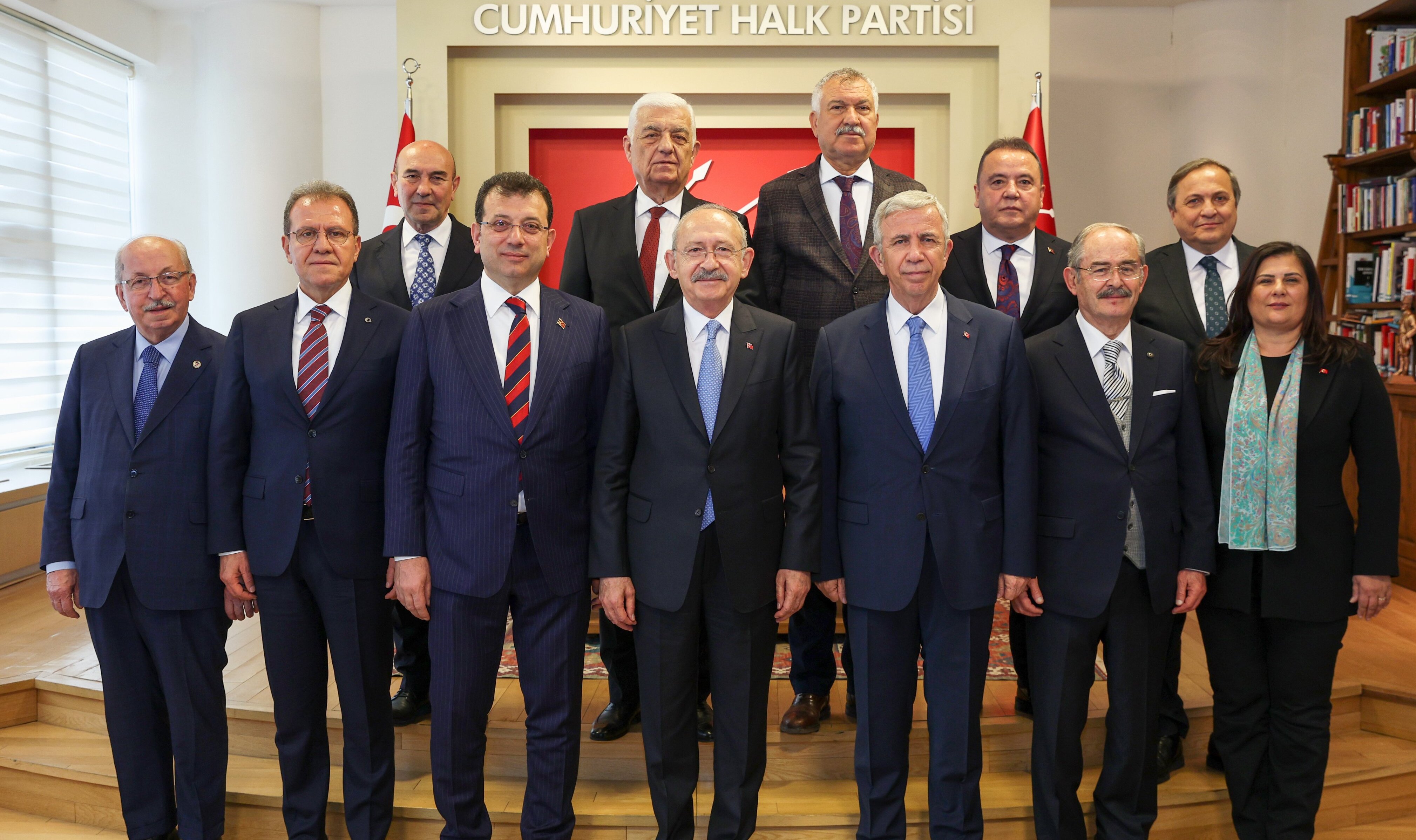 Kılıçdaroğlu, CHP'li Büyükşehir Belediye Başkanları ile bir araya geldi