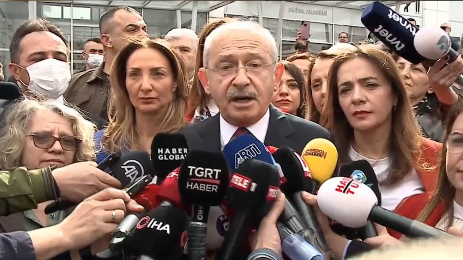 Kılıçdaroğlu, Et ve Süt Kurumu Genel Müdürlüğü önünde