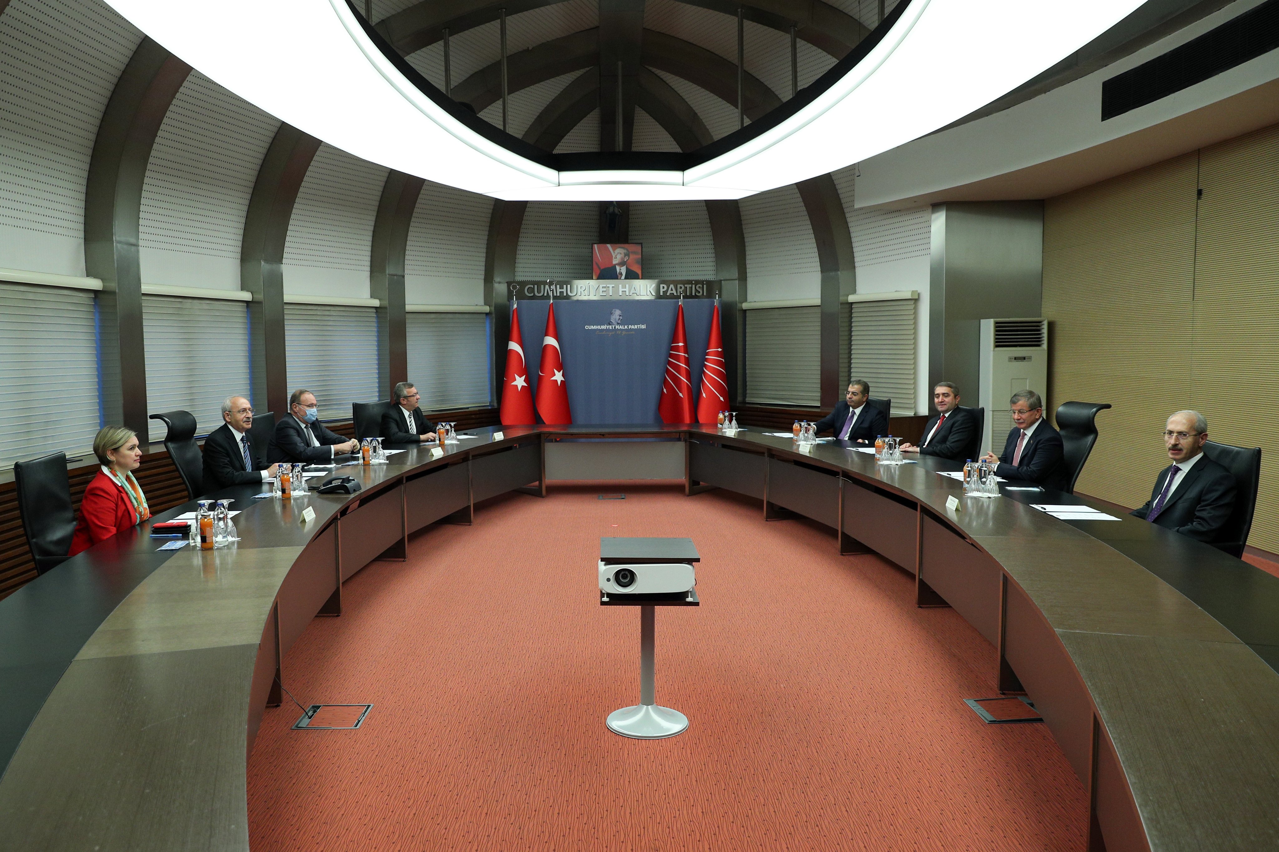 Kılıçdaroğlu ile görüşen Davutoğlu: Gerçek ekonomik Kurtuluş Savaşı başlatmaya çağırıyorum