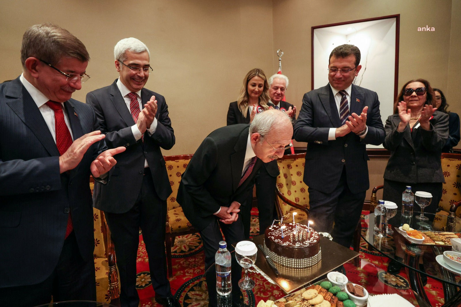Kılıçdaroğlu'na doğum günü sürprizi