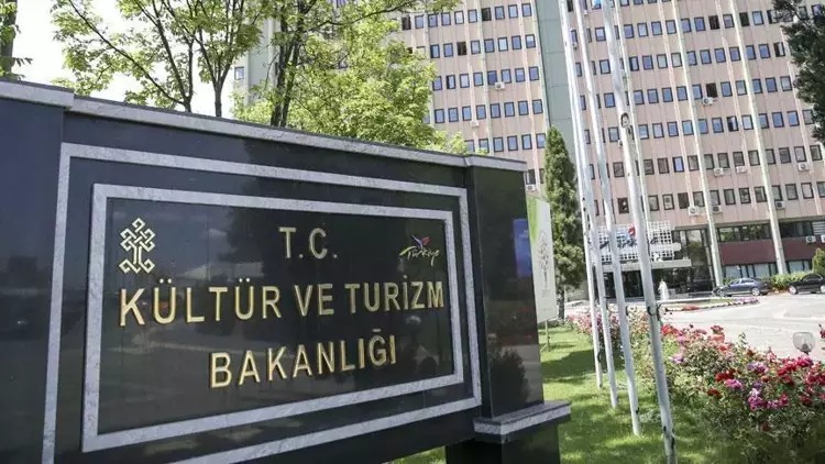 Kültür ve Turizm Bakanlığı Altın Portakal'dan çekildi