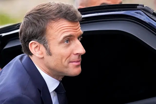 Macron'dan ebeveynlere ve sosyal medya şirketlerine çağrı