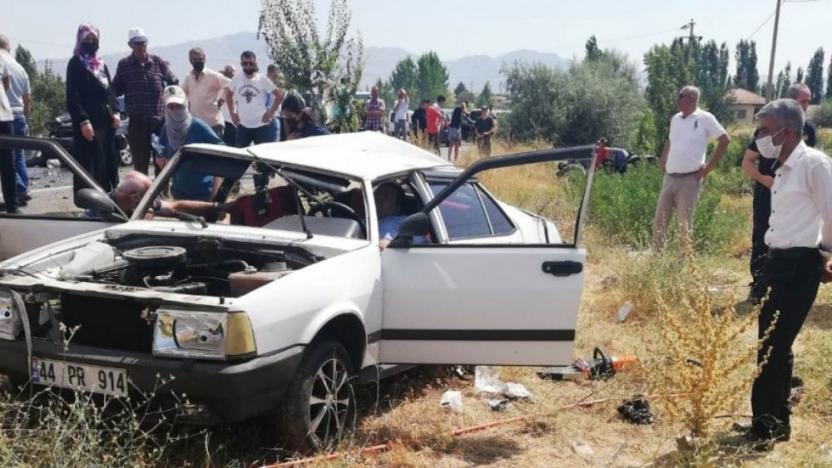 Malatya'da iki otomobil çarpıştı: 2 ölü, 4 yaralı