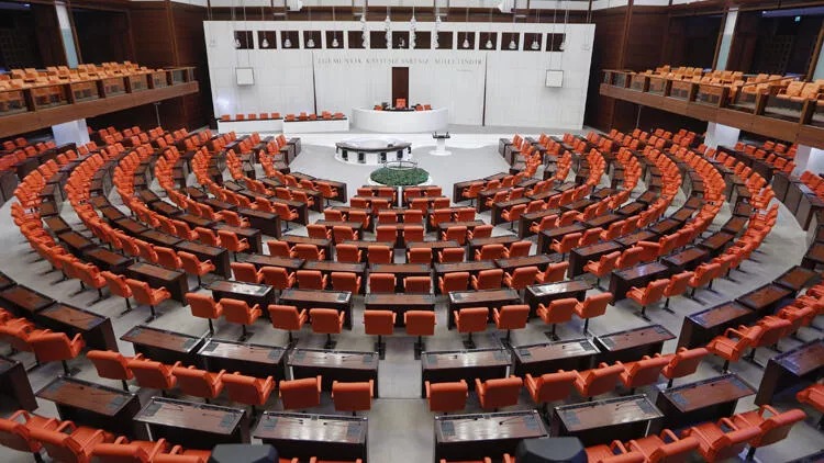 Meclis tatil kararı aldı, EYT 2023'e kaldı: CHP'den tepki