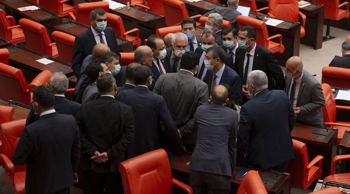Meclis'te CHP'li Özel'e saldıran MHP'li Kılavuz özür diledi