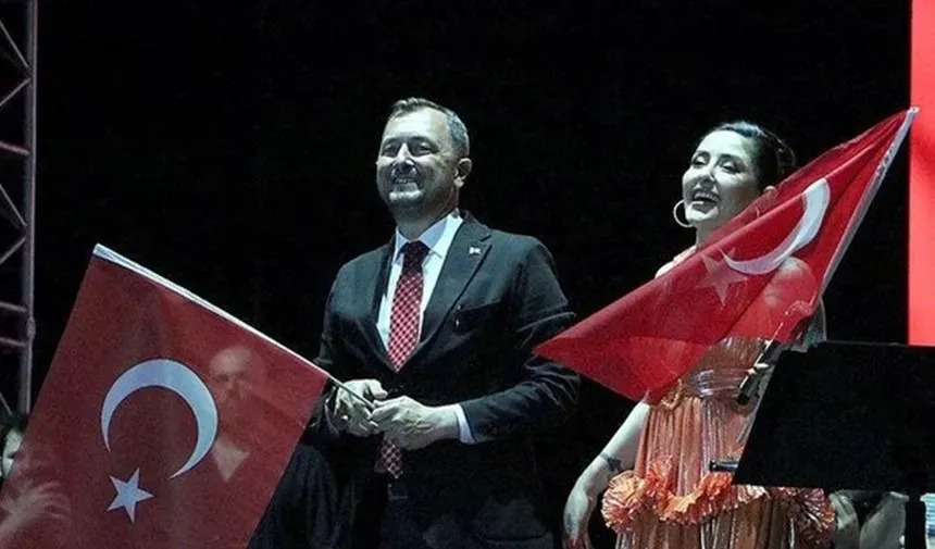 Melek Mosso'ya konser verdiren AKP'li Süleymanpaşa Belediye Başkanı Cüneyt Yüksel istifa ettirildi