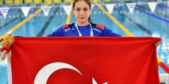 Milli yüzücü Merve Tuncel'den dünya gençler rekoru