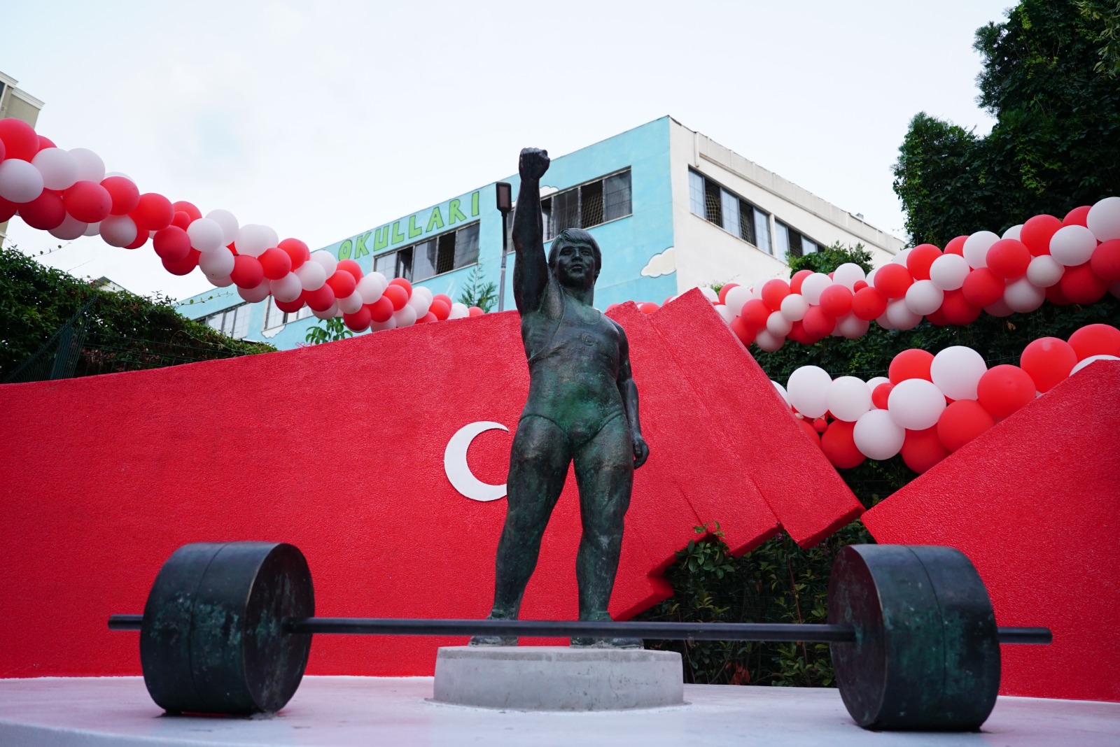Naim Süleymanoğlu ismi, park ve heykeli ile Kartal’da yaşayacak